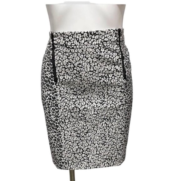 Ann Taylor Size 10 Black White Leopard Print Front Zipper Detail Pencil Skirt - Picture 2 of 7